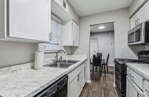 South Arlington Apartment | Stratton 2524C I Spacious 2 Bed 1.5 Bath