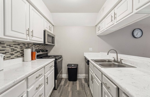 South Arlington Apartment | Stratton 401A I Spacious 2 Bed 1.5 Bath