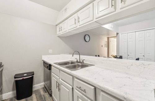 South Arlington Apartment | Stratton 401A I Spacious 2 Bed 1.5 Bath