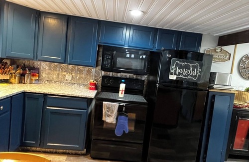 Wardsboro House | Stratton & Mountain Snow/3-bedroom bungalow/Hot Tub/Sauna/Pave Driveway