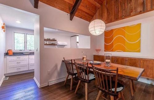 Jamaica Ski Chalet | Stratton Ski Haus