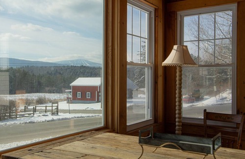 South Londonderry House | Stratton View Farmhouse, minutes to Mtn and more!