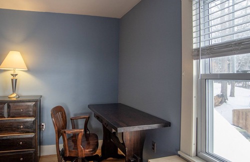 South Londonderry House | Stratton View Farmhouse, minutes to Mtn and more!