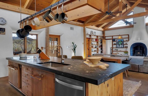 Tucson House | Straw bale eco-luxe house + guesthouse on 3+ acres 20 minutes to downtown Tucson