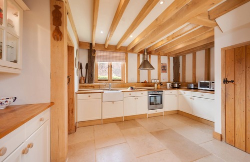 Ewhurst Green House | Strawberry Hole Barn