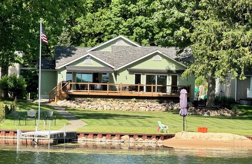 Lakeland House | Strawberry Lake Adventure! Pontoon included!n