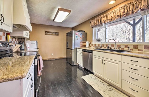 Kodak Cabin | Strawberry Plains Cabin: Private Pond & Game Room!