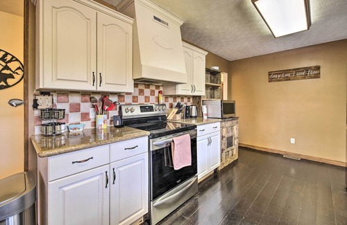 Kodak Cabin | Strawberry Plains Cabin: Private Pond & Game Room!