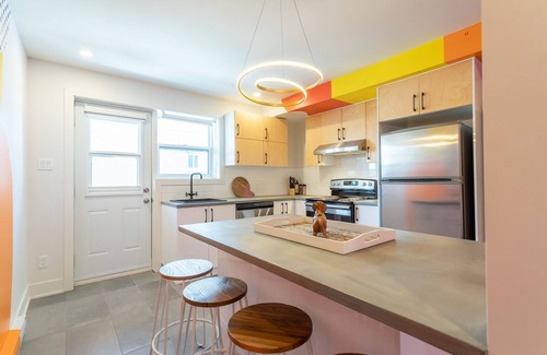 Francois-Perrault Apartment | Strawberry Stays! Secret to sweet dreams!