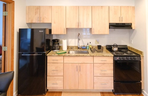Woodstock Cottage | Streamside Cottage Half Mile to Town of Woodstock