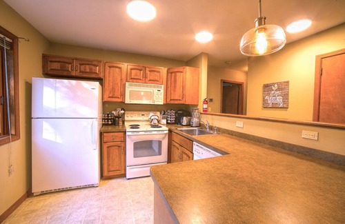 Bushkill House | Streamside Family Lodge w/fireplace, game room, sauna, multiple pools & skiing