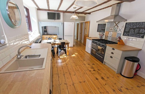 Georgeham Cottage | Streamways Slps 12-16 Hot Tub* with Views & Cabin