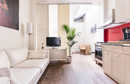 Amsterdam City Centre Bed & Breakfast | Street Level Studio Apartment in Amsterdam City Centre.