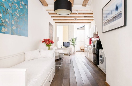 Amsterdam City Centre Bed & Breakfast | Street Level Studio Apartment in Amsterdam City Centre.