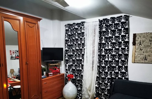 Raiano Bed & Breakfast | street room 3/4 beds with private bathroom