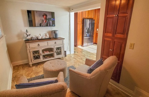 West Jefferson House | Stretch Out & Stay Awhile @Walnut Hill Estate- Comfy Beds, Cozy Living & More