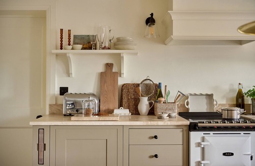 Ludwel Cottage | STRETTON HILLS PEAKS - THE GEORGIAN HOUSE, romantic in Ludlow