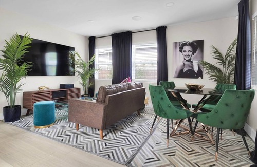 Mixon Town House | Strike A Pose in Springfield