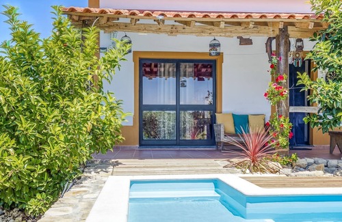 Camparca House | Striking Holiday Home in Carcavelos with Swimming Pool