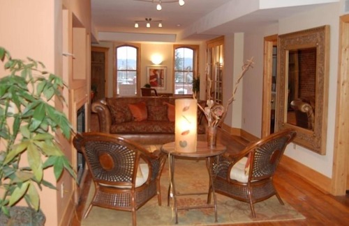 Wabasha Condo | Striking Loft Overlooking the Mississippi River