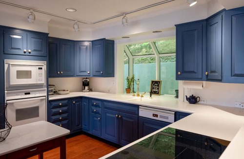 Macatawa House | Striking multi-level vacation home across from Lake Macatawa and Marina