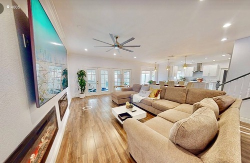Spring Valley House | Strip view is master back yard hottub,BBQ 8 minutes to strip