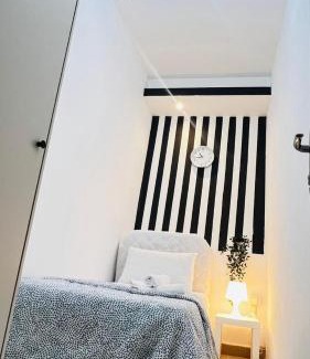 Al Barsha 1 House | Strips Partition Room Al barsha 1 Near MOE Metro