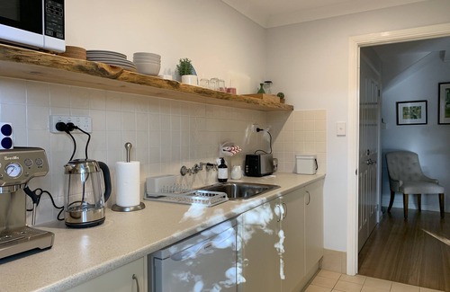 Bowral Apartment | Stroll to Bowral, Cherry Tree Walk, Mt Gibraltar