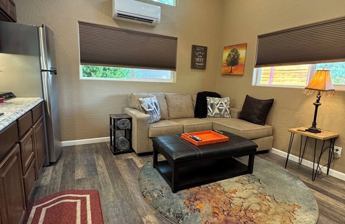 West Sedona House | Stroll to Red Rock trails w HOT TUB! Modern 1 Bd, W. Sedona