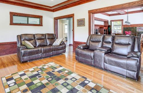 West Alameda House | Stroll to SF Bay Beaches! Cozy Home in Alameda