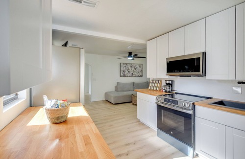 Walkers Holly Hill House | Stroll to Shore: Retreat w/Yard in Daytona Beach