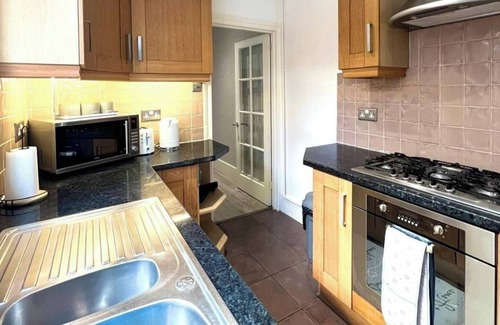 Wainscot House | Strood Home-Sleeps 6-Great for Groups & Families