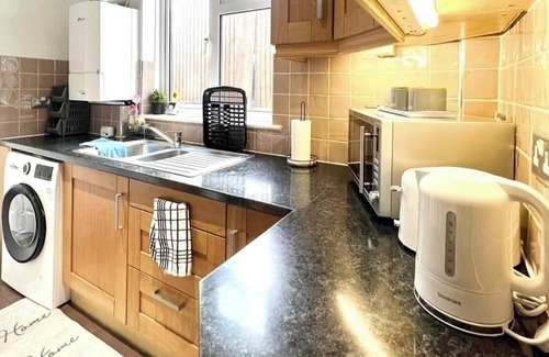 Wainscot House | Strood Home-Sleeps 6-Great for Groups & Families