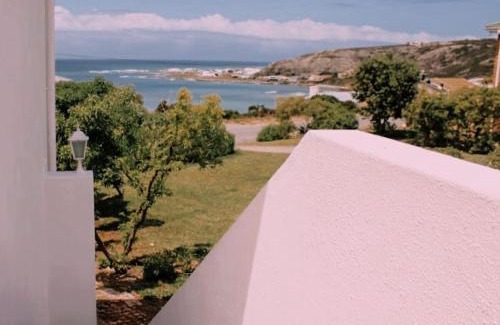 L'Agulhas House | Struispaleis