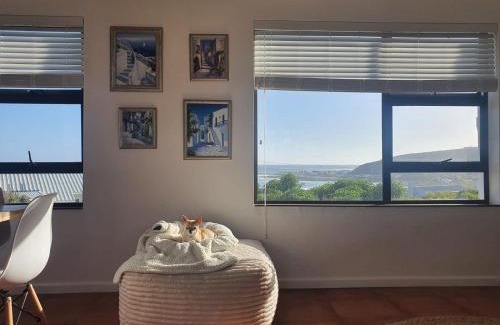 L'Agulhas House | Struispaleis
