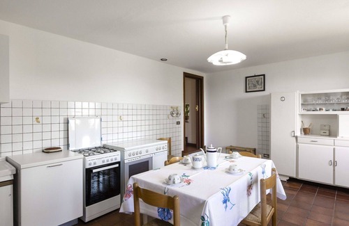 Ponte Buriano House | Stunning private villa for 4 guests with TV, terrace and pets allowed