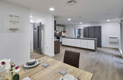 Acresford Apartment | Student Only The Oaks