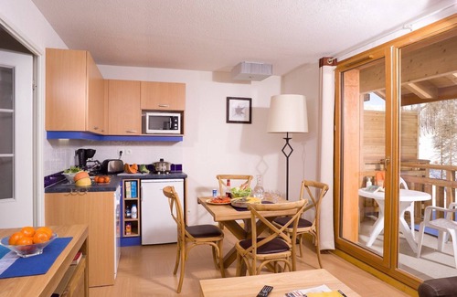 Les Orres Apartment | Studio équipé, départ et retour ski aux pieds