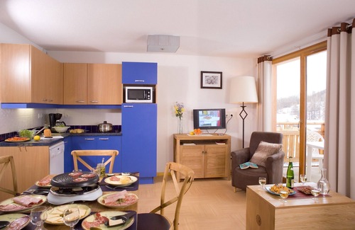 Les Orres Apartment | Studio équipé, départ et retour ski aux pieds