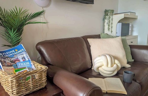 Ste Anne de Beaupre Apartment | Studio 10 | 2 Min Waterfront | BBQ & Fireplace