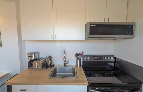 Ste Anne de Beaupre Apartment | Studio 11 | 2 Min Waterfront | BBQ & Fireplace