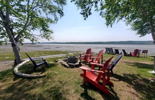 Ste Anne de Beaupre Apartment | Studio 14 | 2 Min Waterfront | BBQ & Fireplace