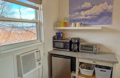 Ste Anne de Beaupre Apartment | Studio 18 | 2 Min Waterfront | BBQ & Fireplace
