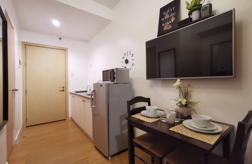 Ususan Condo | Studio 1BR Balcony, Pool, Near Airport & BGC