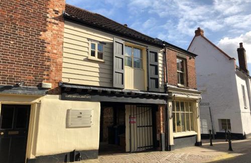 Norwich Apartment | Studio 2 - Central Location Sleeps 4