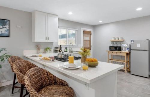 Grant Hill Apartment | Studio 2 Pool Spa Min to Downtown Freeways Beaches