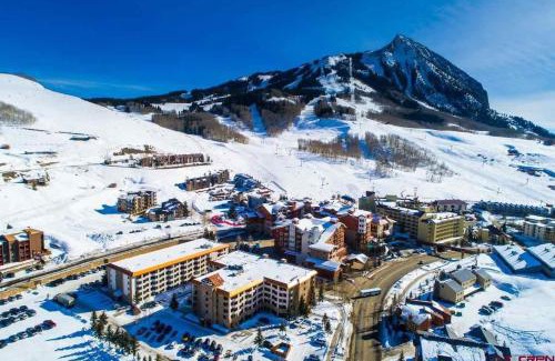 Crested Butte House | Studio 211 - Perfect Location with Pool and Hot Tub