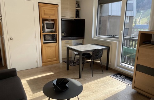 Mont-Dore Apartment | Studio 21m²- 2* - city center- wifi - balcony - private parking - linen included