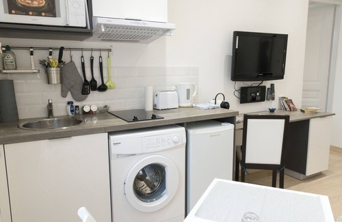 Vittel Apartment | Studio 22-Studio-Apartment-Wet room-Garden view