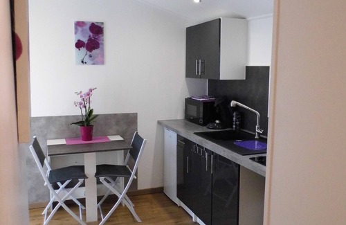 Meyreuil Apartment | STUDIO 25 M2 in villa with swimming pool near Aix
